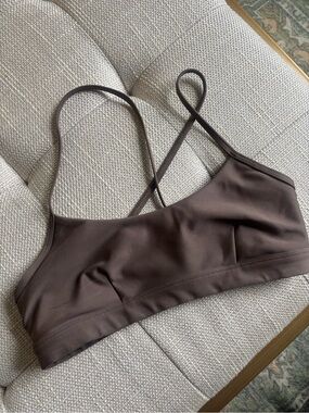 ALO Yoga Airlift Intrigue Bra Light Brown / Hot Cocoa / Taupe color